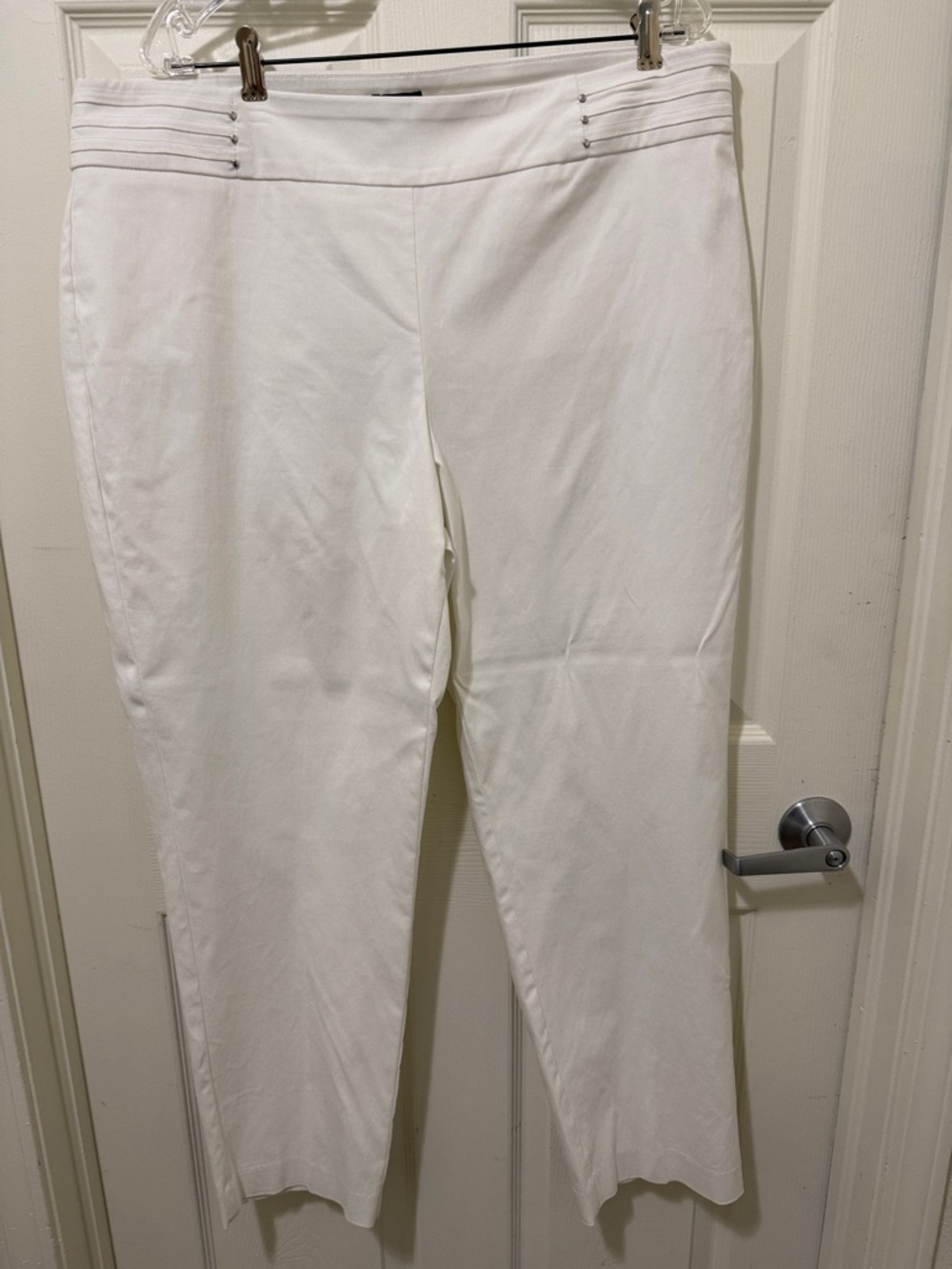 JM COLLECTION White 18W Pants.